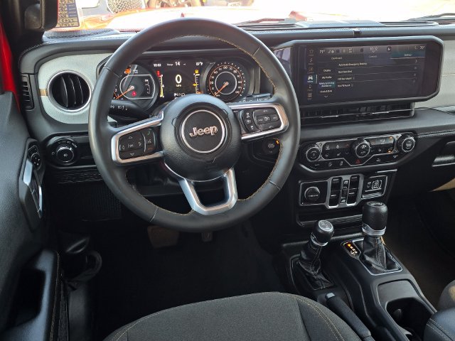 Used 2025 Jeep Wrangler Unlimited Sahara AWD/4WD image 11
