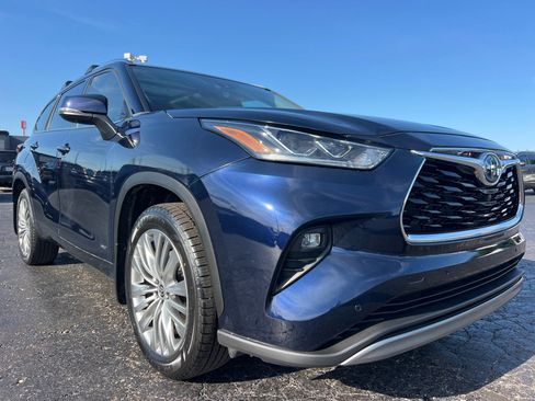 Used 2022 Toyota Highlander Platinum AWD/4WD image 1