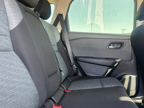 Certified 2023 Nissan Rogue SV FWD image 17