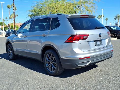 Certified 2024 Volkswagen Tiguan SE image 5