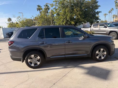 Used 2023 Honda Pilot EX-L image 6