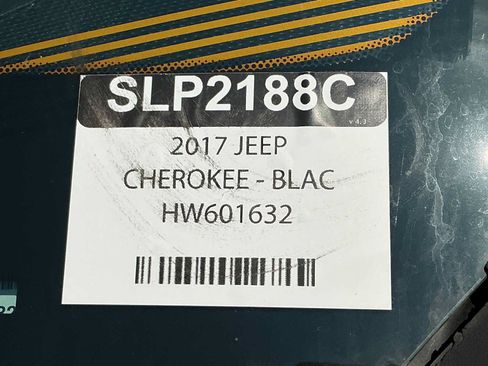 Used 2017 Jeep Cherokee Latitude w/ Cold Weather Group AWD/4WD image 13