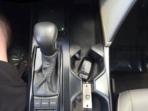 Used 2025 Toyota Camry SE FWD image 25