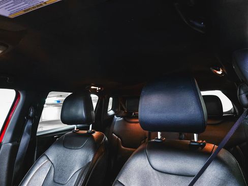 Used 2023 Jeep Compass Limited image 17