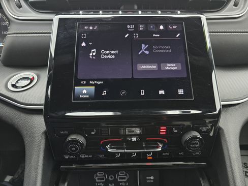 Used 2025 Jeep Grand Cherokee Altitude image 25