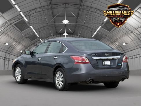 Used 2013 Nissan Altima 2.5 S FWD image 10