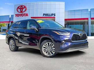 Used 2023 Toyota Highlander Platinum FWD video 1
