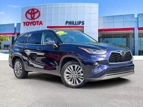 Used 2023 Toyota Highlander Platinum FWD image 1