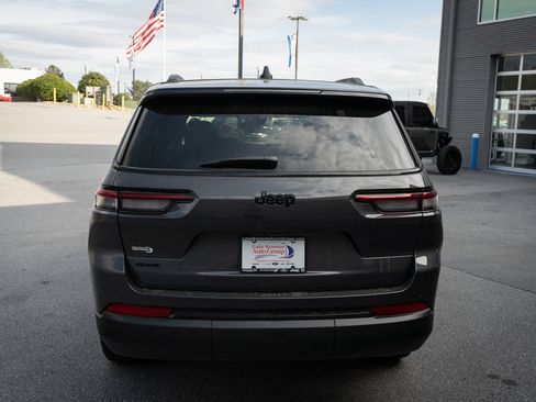 Used 2025 Jeep Grand Cherokee L Limited AWD/4WD image 8