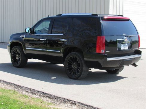 Used 2010 Cadillac Escalade Premium AWD/4WD image 8