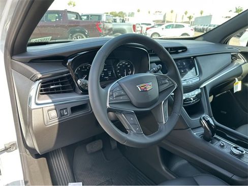 New 2025 Cadillac XT5 Luxury image 27