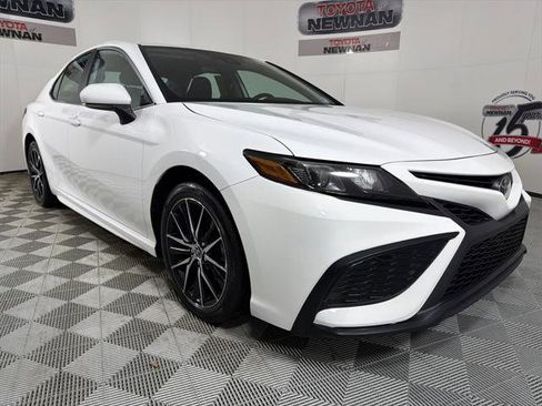 Certified 2023 Toyota Camry SE image 1
