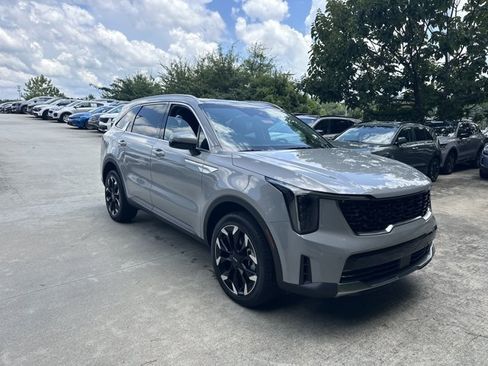 Used 2025 Kia Sorento EX w/ Panoramic Sunroof Package AWD/4WD image 4