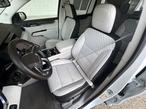 Certified 2024 GMC Acadia Denali AWD/4WD image 19