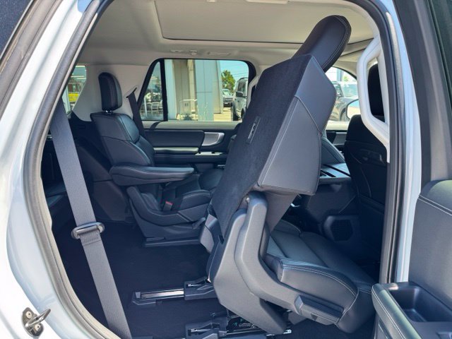 Used 2025 Ford Expedition Platinum AWD/4WD image 38
