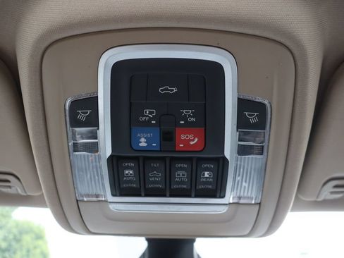 Used 2019 RAM 1500 Laramie AWD/4WD image 23