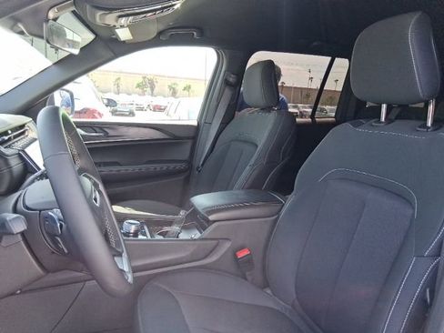 Used 2025 Jeep Grand Cherokee Laredo RWD image 13