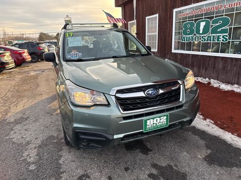 Used 2017 Subaru Forester 2.5i image 2