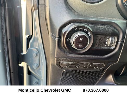 Used 2025 Jeep Gladiator Mojave w/ Steel Bumper Group image 27