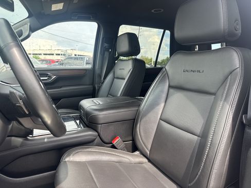 Used 2025 GMC Yukon Denali AWD/4WD image 6
