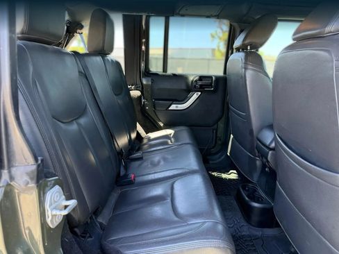 Used 2015 Jeep Wrangler Unlimited Sahara w/ Connectivity Group AWD/4WD image 20