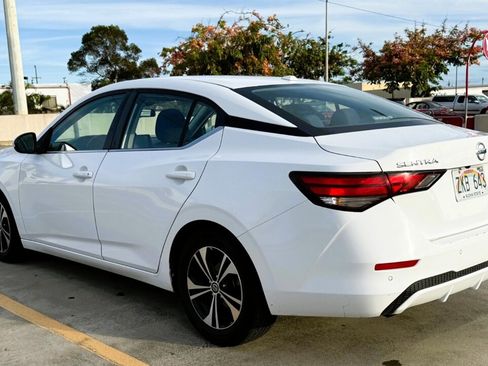 Used 2022 Nissan Sentra SV image 3