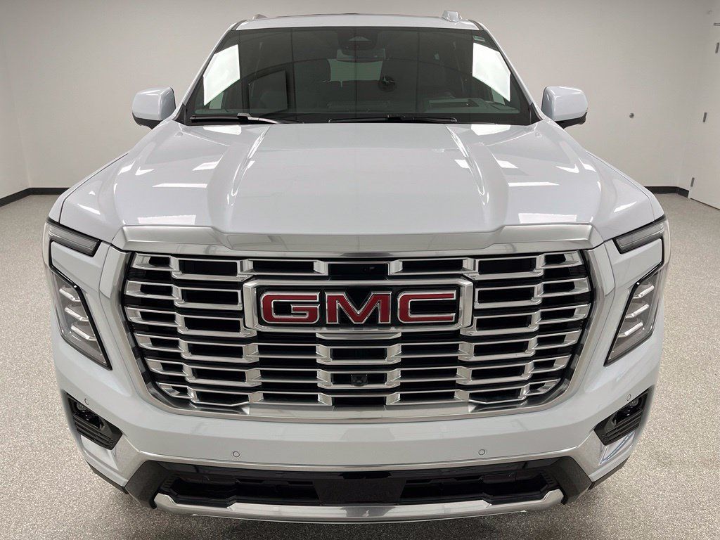 Used 2026 GMC Yukon Denali w/ Sun & Power Step Package AWD/4WD image 3