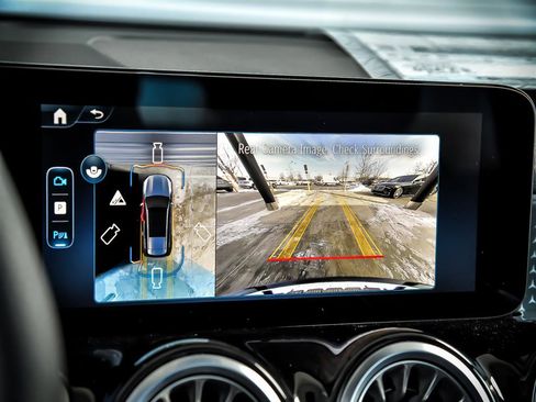 Certified 2025 Mercedes-Benz GLB 250 4MATIC image 19