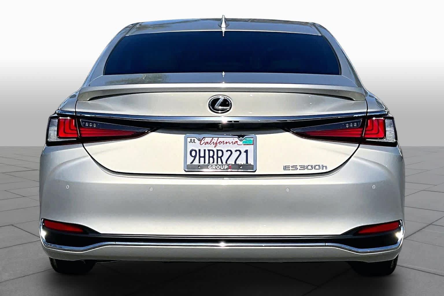 Certified 2023 Lexus ES 300h w/ Premium Package FWD image 4