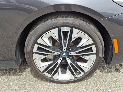 Used 2025 BMW i5 xDrive40 w/ Premium Package AWD/4WD image 9