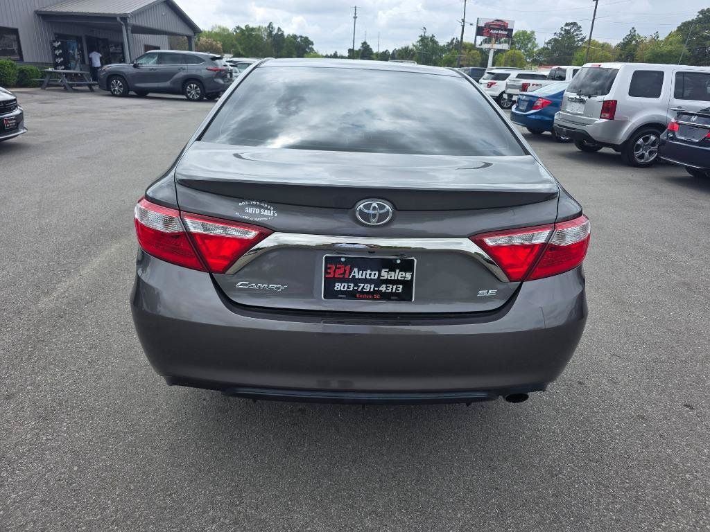 Used 2017 Toyota Camry SE FWD image 3
