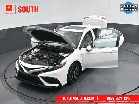 Used 2023 Toyota Camry SE w/ Cold Weather Package image 58