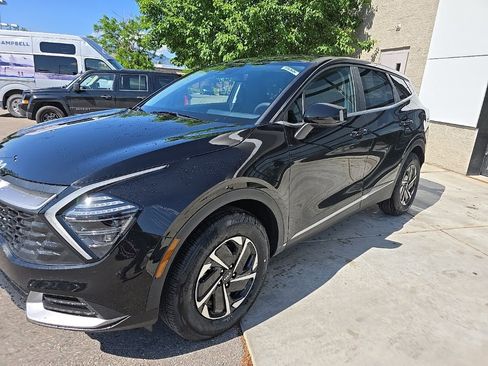 New 2025 Kia Sportage LX image 3