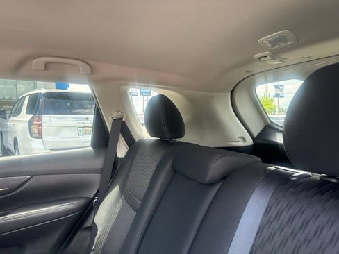 Used 2018 Nissan Rogue SV FWD image 11