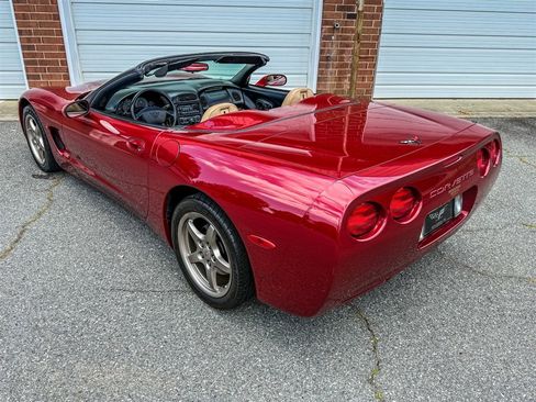 Used 1999 Chevrolet Corvette Convertible w/ Memory Pkg RWD image 21