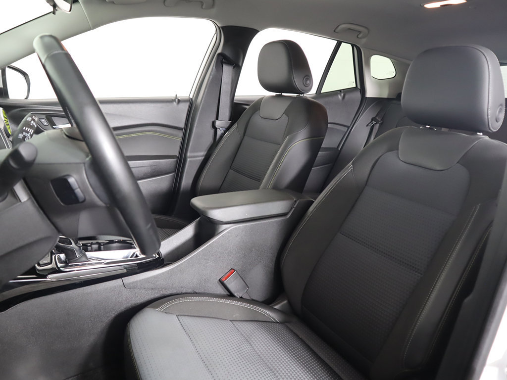 Used 2024 Chevrolet Trax LT w/ LT Convenience Package FWD image 27