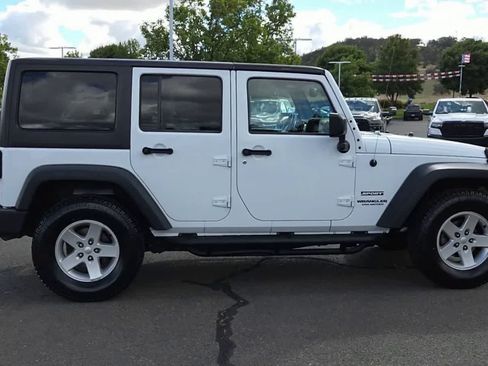 Used 2016 Jeep Wrangler Unlimited Sport w/ Quick Order Package 24S AWD/4WD image 9