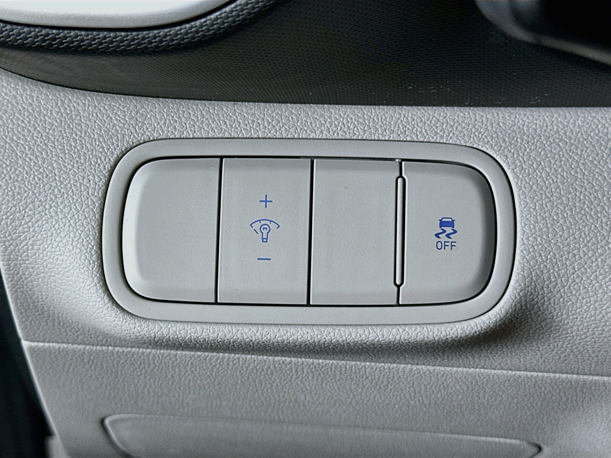 Used 2025 Hyundai Venue SEL FWD image 17