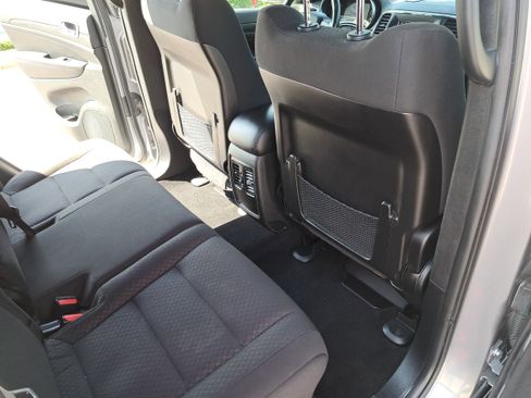 Used 2021 Jeep Grand Cherokee Laredo RWD image 11
