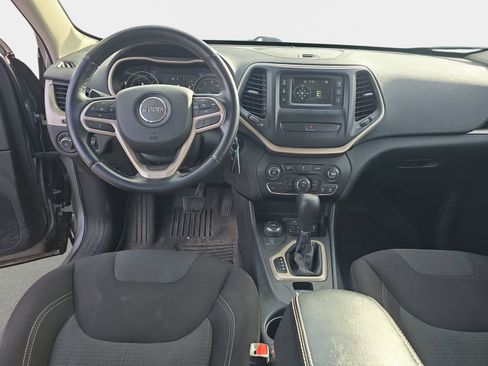 Used 2017 Jeep Cherokee Latitude image 12