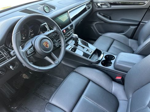 Used 2026 Porsche Macan AWD/4WD image 4