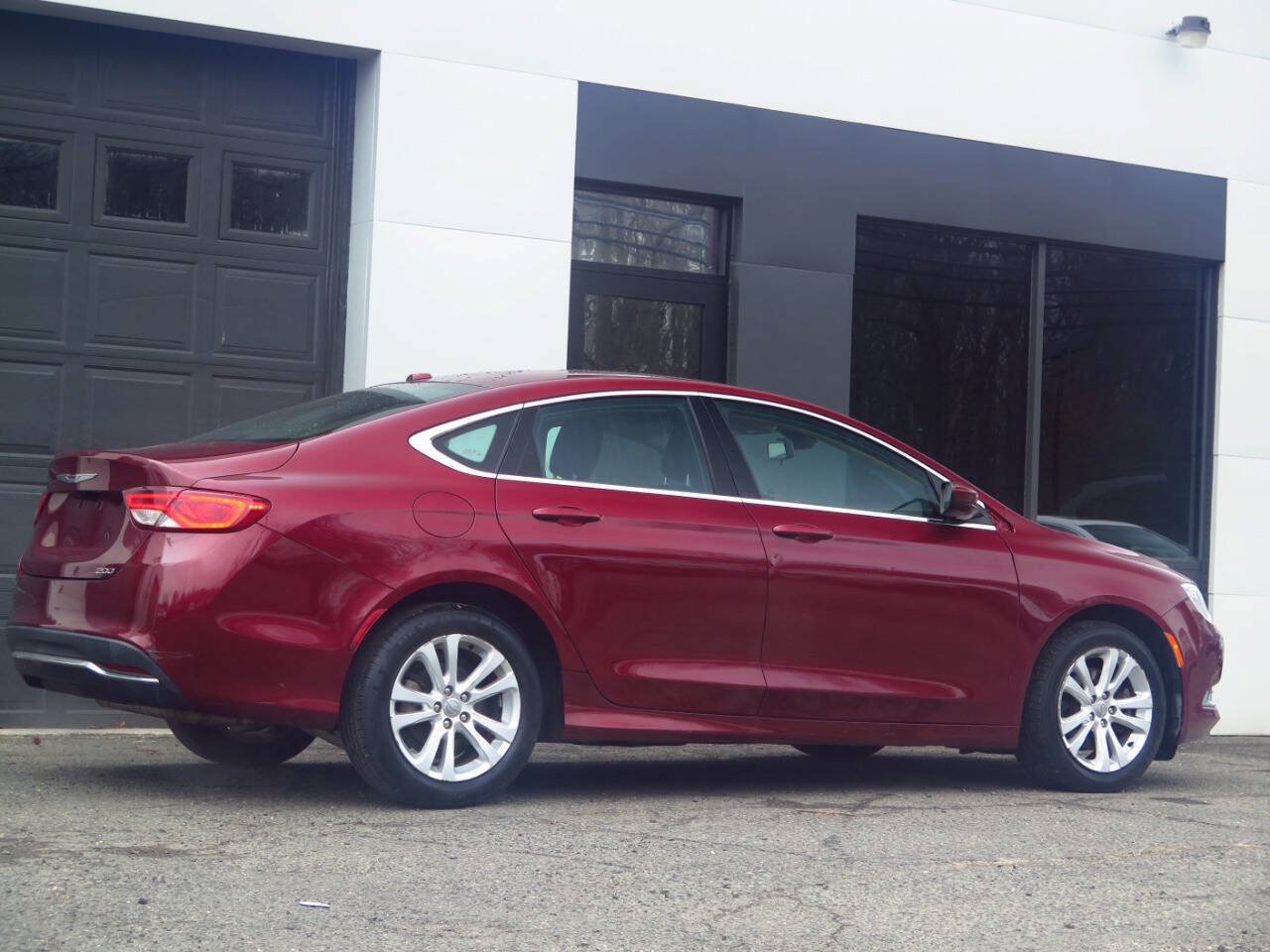 Used 2015 Chrysler 200 Limited w/ Convenience Group FWD image 4