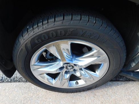 Used 2018 Toyota Highlander Limited Platinum image 8