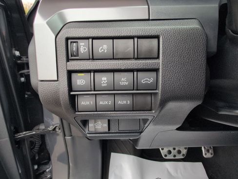 Used 2024 Toyota Tacoma TRD Sport w/ TRD Sport Premium Package AWD/4WD image 19