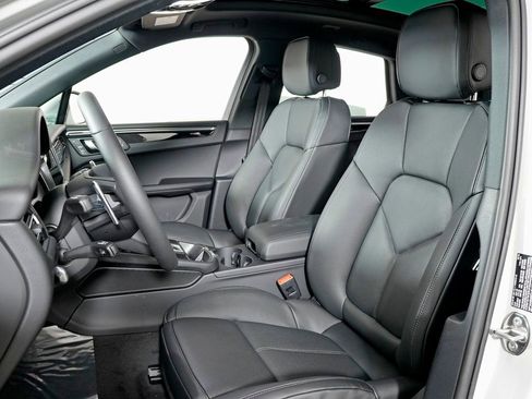 New 2026 Porsche Macan image 5