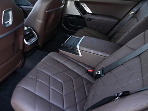 Certified 2024 BMW i7 eDrive50 image 11