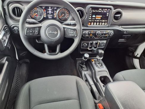 Used 2023 Jeep Gladiator Sport image 4