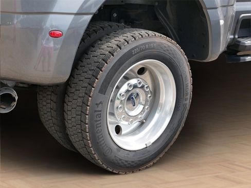 Used 2024 Ford F450 Limited w/ FX4 Off-Road Package image 30