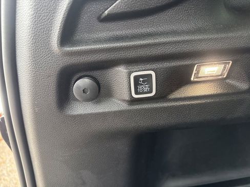 Used 2024 Jeep Grand Cherokee L Altitude image 24