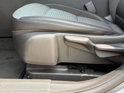 Used 2025 Chevrolet Trax LT FWD image 15